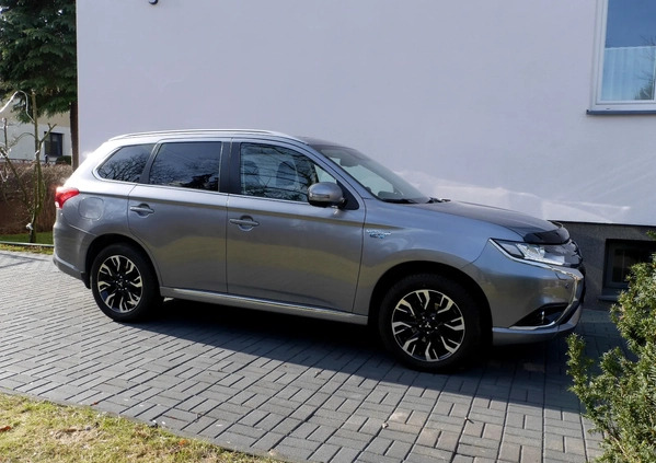 Mitsubishi Outlander cena 99500 przebieg: 114850, rok produkcji 2017 z Jordanów małe 529